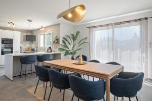 Magnifique Maison, Spacieuse & Élégante - 5 chambres, terrasse & Parking