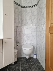 Ruhige Lage - 7 Betten - 2 WC - USt ausweisbar - Netflix - YouTube Premium - Bosch Waschmaschinen und Wäschetrockner