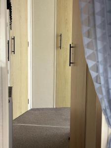 3 Bed Caravan - Sleeps 8 - Dogs - Parking - Wifi