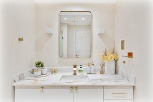 Lush 1BR with Canal View, 9 minutes to Dubai Mall