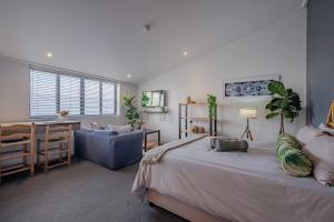 Hermanus Waterfront Boho Studio Apartment, Whale Coast Hideaway