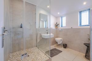 Hermanus Waterfront Boho Studio Apartment, Whale Coast Hideaway