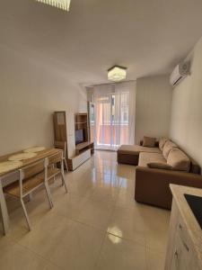 Комфортен Апартамент Лазур