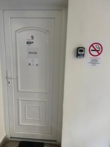 River - free parking