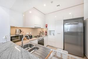 Golden Stays - Luxury 2BR I Burj Views & Direct Dubai Mall Access
