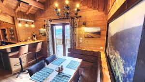 Chalets Gite panoramique et Spa de Liezey Les Jonquilles : photos des chambres