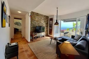 Beautiful House With Splendid Sea