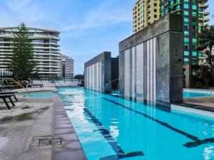 Luxury Oracle Tower 2 Ocean Views 22nd floor