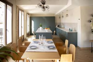 VLC Host - Santa Cruz Apartments