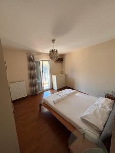 Elegant Flat in Elliniko with Sea View & Parking