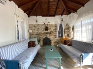 Deniz Manzaralı, Müstakil Bahçeli Taş Ev