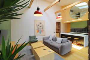 Unique Designer Loft with Mezzanine Bedroom - Wehost