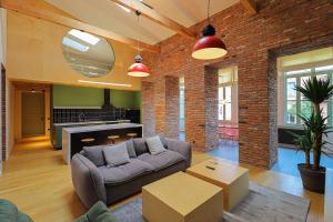 Unique Designer Loft with Mezzanine Bedroom - Wehost