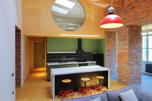 Unique Designer Loft with Mezzanine Bedroom - Wehost