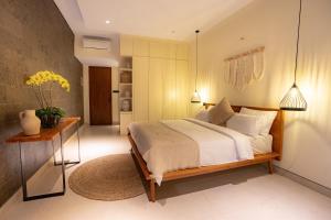 Luxurious 4BR with Rice Fields View Villa Kirana