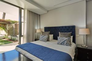 Waterfront Deluxe with pool