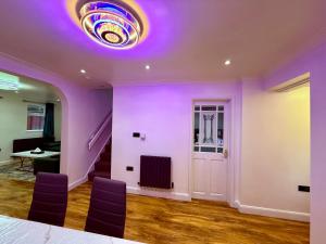 Spacious 3 Bed Home With Private Parking Close to MK Central