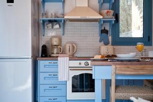 Amici Cottage with Outdoor Jacuzzi