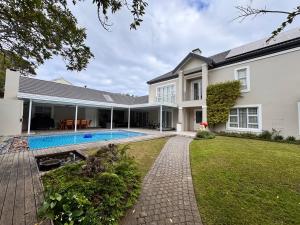 Leeward House - Leisure Isle