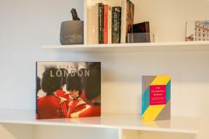 Hyde Park,3 min walk,Family home! 2 Bedrooms & 2 Bathrooms Apartment! Fantastic Location