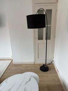 Appartements Chambre privee a 50 m de la plage salle de bain et cuisine commune : photos des chambres