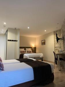 Hotels Hotel Panorama : Chambre Quadruple Confort avec Terrasse et Bain à Remous Privatif