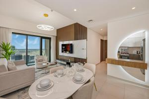 Golden Stays - Sky High 2BR I Burj Khalifa Views & Mallside Charm I Dowtown Dubai