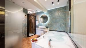 Fethiye Merkezde Jakuzili Lüks Daire - OcekHomes Meva