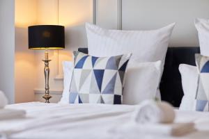 R B Apartment Hamburg Comfort am Flughafen für 1-5 Personen - ideal für Geschäftsreisende und Familien - Küche - Smart TV - Waschtrockner - kostenloser Parkplatz