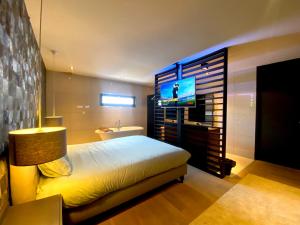 Villas Capsule la grange arcade de jeux billard 4 chambres 300m2 : photos des chambres