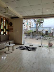 Yellow Sapphire Hotel Hitech City