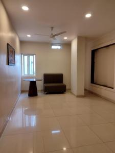 Yellow Sapphire Hotel Hitech City