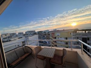 DET Golden Apartment