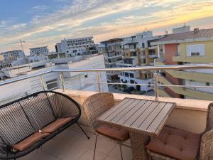 DET Golden Apartment