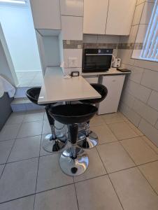 Charming Studio with Garden Patio in Tamboerskloof