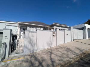 Charming Studio with Garden Patio in Tamboerskloof