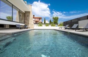 Modern 4-Bedroom Villa with Pool in Ližnjan