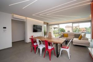 Modern 4-Bedroom Villa with Pool in Ližnjan