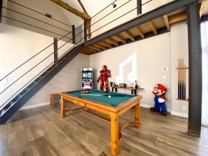 Villas Capsule la grange arcade de jeux billard 4 chambres 300m2 : photos des chambres