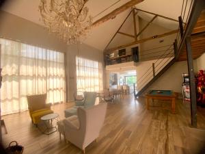 Villas Capsule la grange arcade de jeux billard 4 chambres 300m2 : photos des chambres