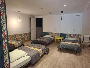 Auberges de jeunesse Pause ton sac # Relais Saint Jacques #Venez dormir chez nous : Lit Simple dans Dortoir Mixte