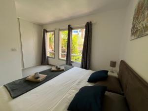 Elegante apartamento con vista directa al mar