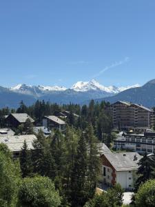 Vue panoramique, Piscine, Spa, Ski in-out & Golf à lhôtel de lEtrier à Crans-Montana
