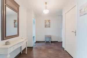 Appartements Appartement Lumineux 2 chambres avec parking : photos des chambres