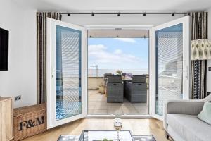 3 At The Beach, Torcross - Family friendly, Sea View, Parking