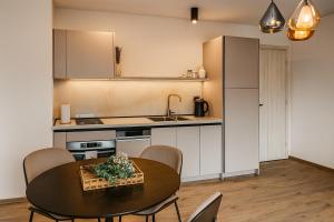 Olive & Wave Apartments- one minute to the beach