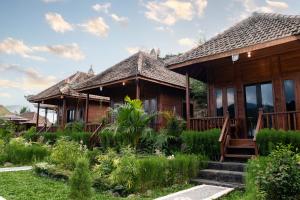 Cassowary Villa Sidemen