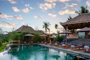 Cassowary Villa Sidemen