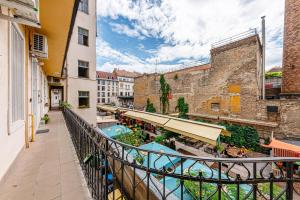 Karaván Courtyard Escape AC, Smart TV, Central Location