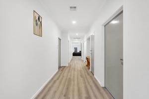 Wyndham Vale Retreat- Disability Friendly Accommodation- 4 Bedroom Holiday Home